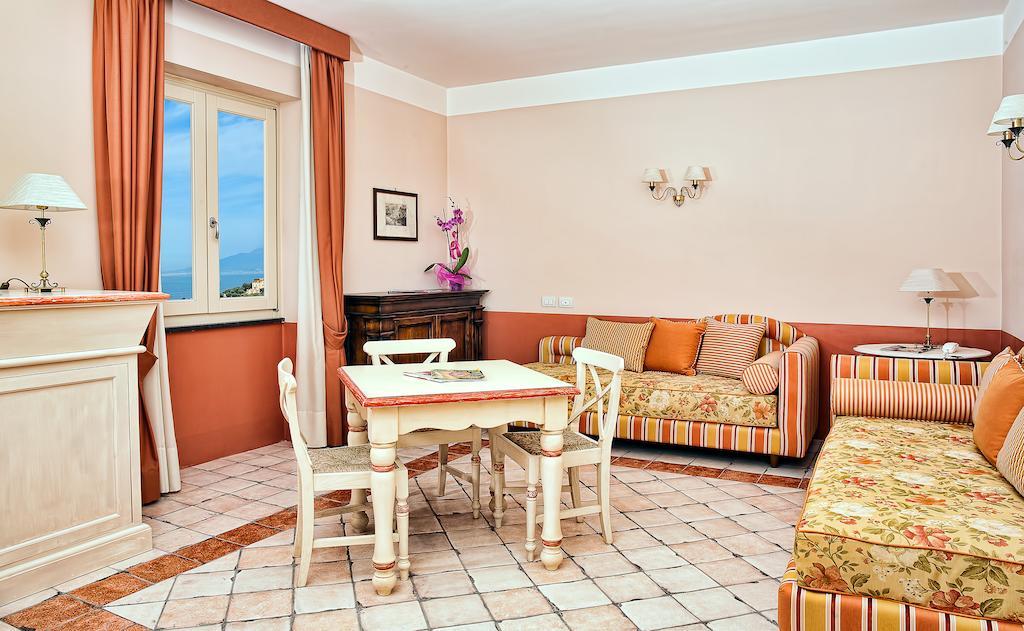 Villa Sabrina Relais ソレント 部屋 写真